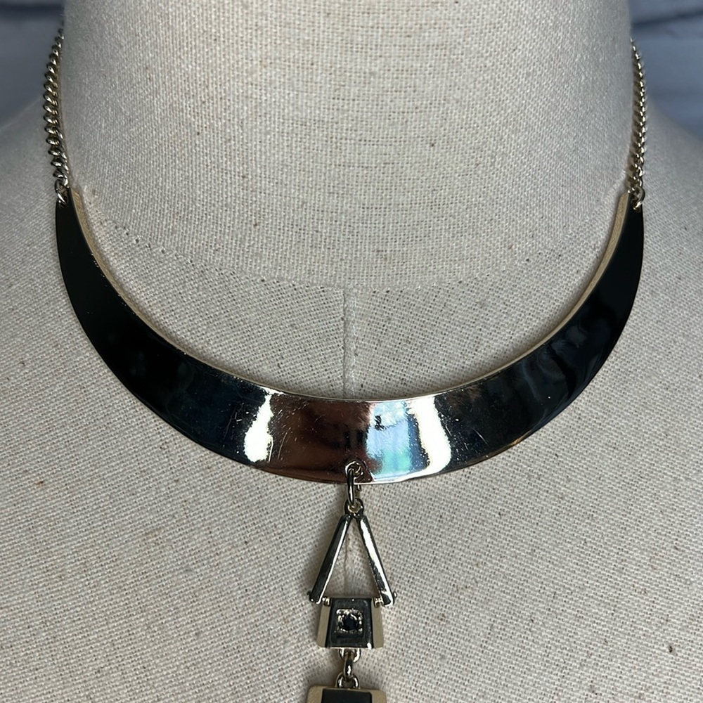 White House Black Market Necklace - Picture 4 of 14